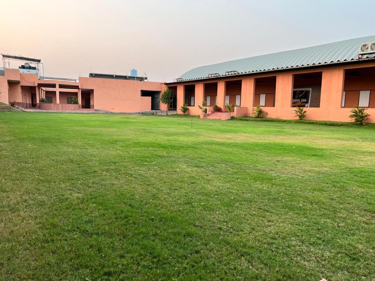 Santu Basil - An Eco Resort Bhavnagar Exterior foto